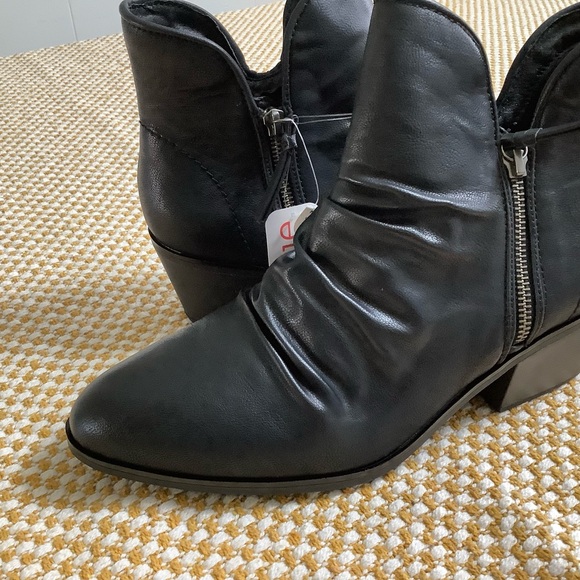 Baretraps serenity Ankle boots  size 11 NWT - Picture 2 of 10